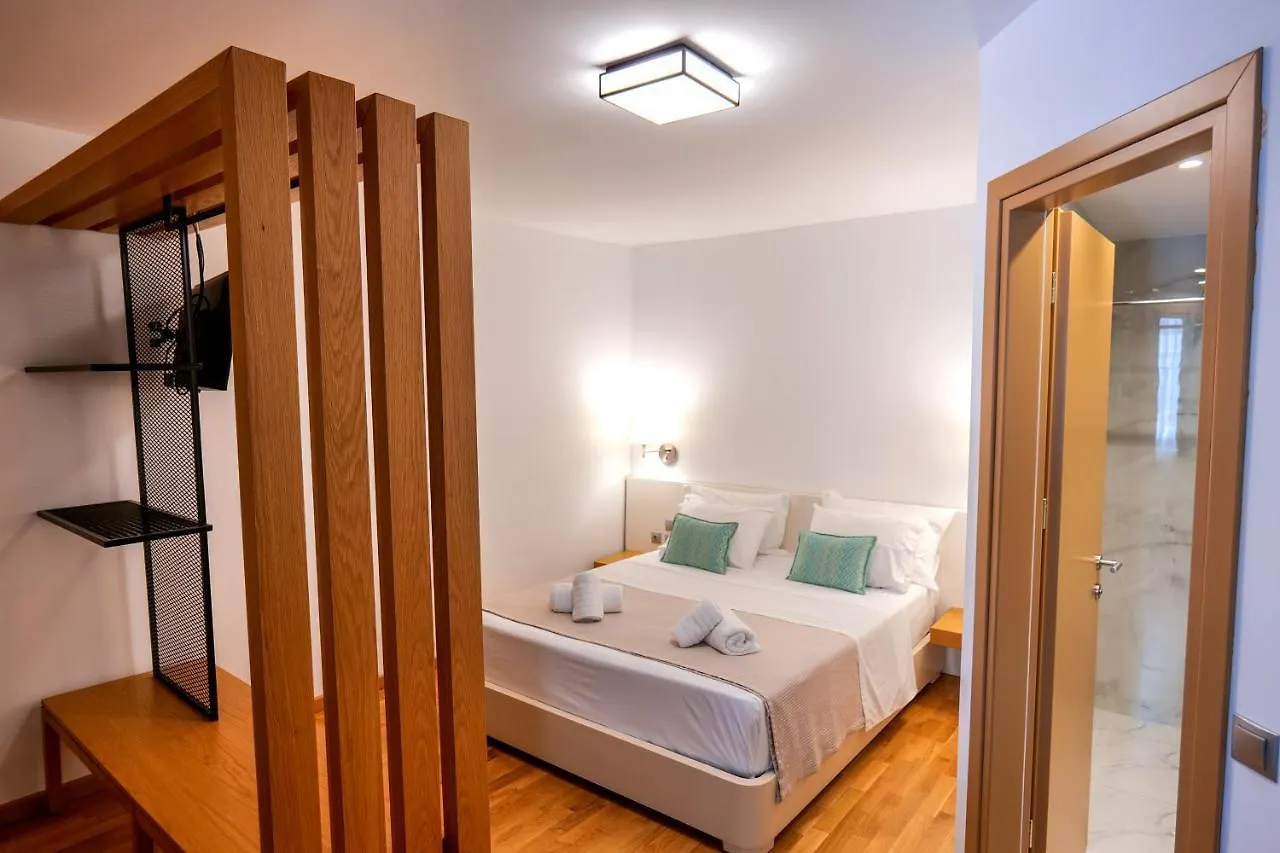 Royal 1967 Bed & Breakfast Himare